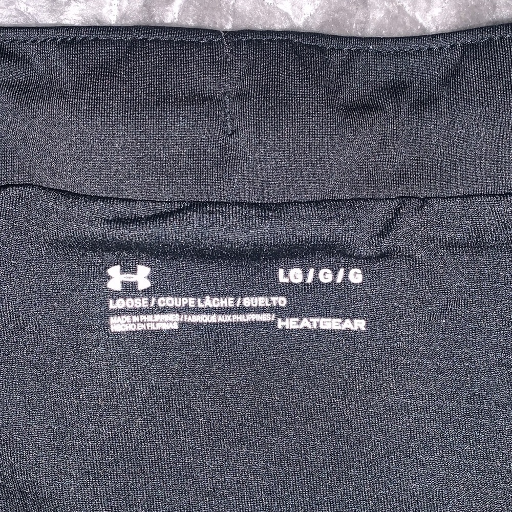 Under Armour Loose Fit Running Shorts. Panty style liner. - Picture 2 of 6